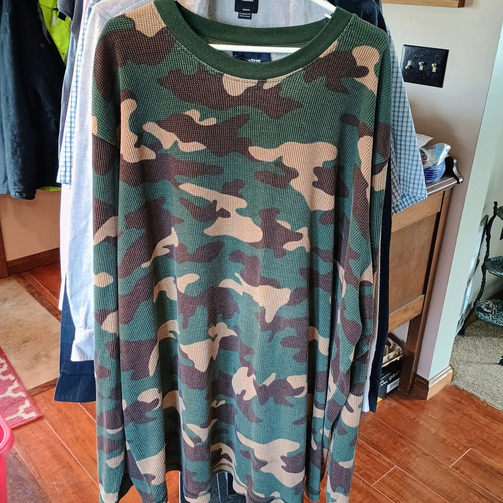 Camouflage Green Men's Sweatshirt Bin 26